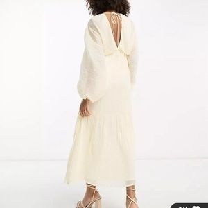 NWT ASOS DESIGN micro pleated batwing trapeze maxi dress in cream size 8
